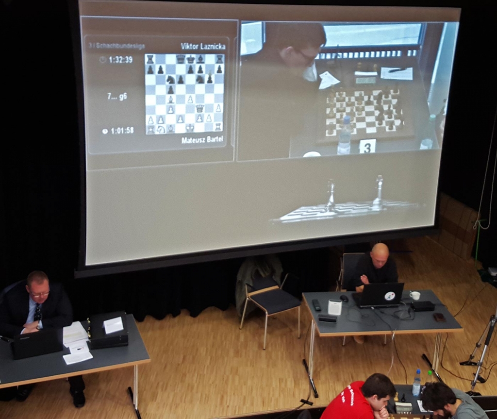 Auf der großen Leinwand im Spielsaal und im Zuschauerbereich wurden die Livebilder dann aufbereitet und attraktiv präsentiert