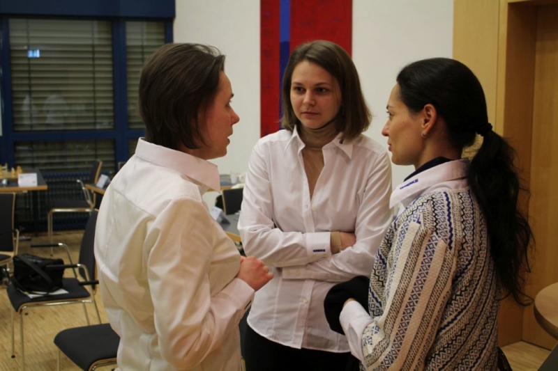 v.l.n.r: Anna Muzychuk, Mariya Muzychuk und Alexandra Kosteniuk