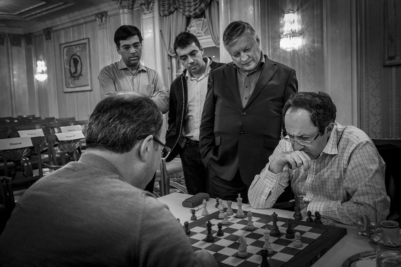 Mit Karpov und Anand haben sich zwei Weltmeister in die nachträgliche Analyse mit eingeschaltet Foto: David Llada