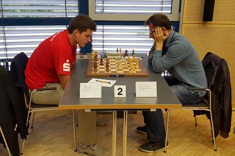 Tigran Gharamian (rechts) und Andrey Vovk teilten am zweiten Brett die Punkte