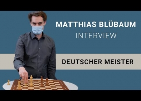 Der Deutsche Meister Matthias Blübaum analysiert sein Endspiel gegen Zahar Efimenko